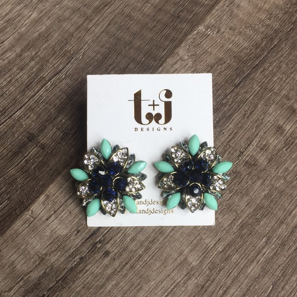 T&J Designs Jewelry - Mint & Crystal Flower studs